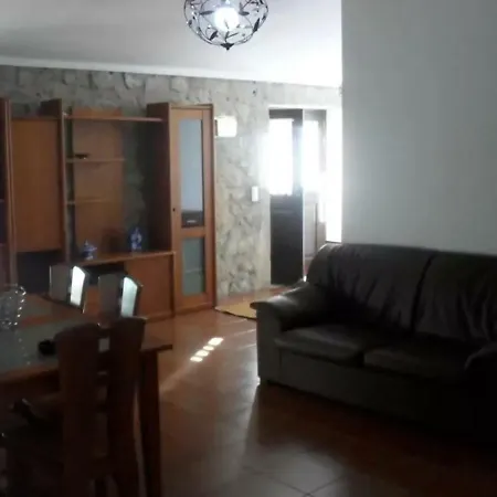 Casa Confortavel Com Piscina Em *