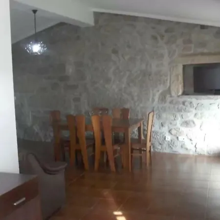 Casa Confortavel Com Piscina Em *